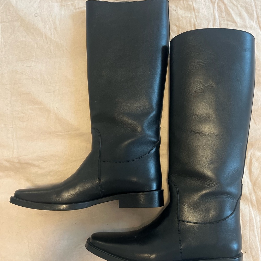 Black Knee-High Leather Boots - Picture 2 of 2